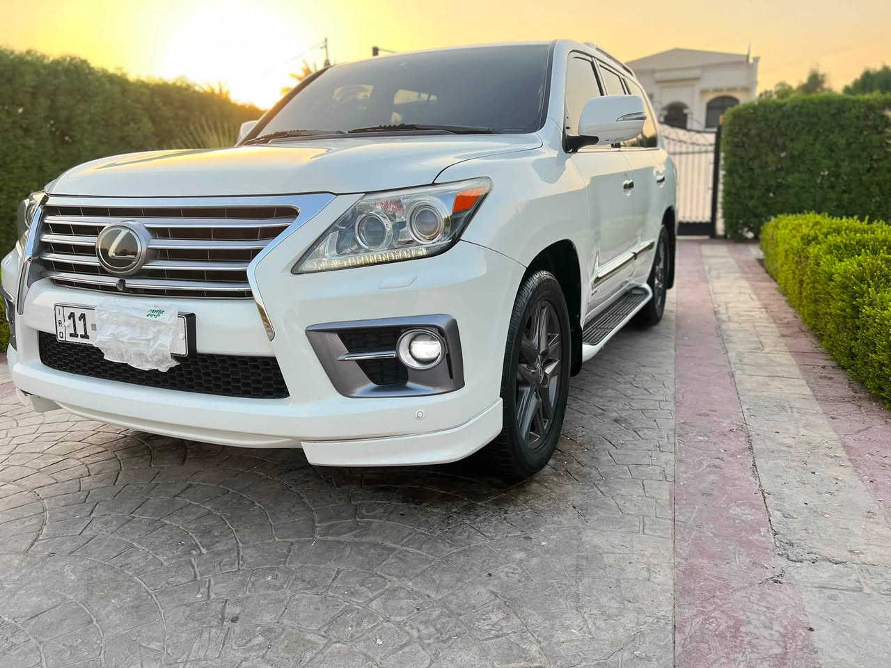 السلام عليكم
لكزس 2013 LX570 خليجي بريم 

فول موصفات 

بصمه-فتحه-راداد-كامير-كشنات تدفئه وتبريد -ستيرن كهربائي-صندوق شفط _جكات _داخل مشمشي 

سياره جهازه  من كلشي وجديده 

مكان بغداد

الاتصال

***********
