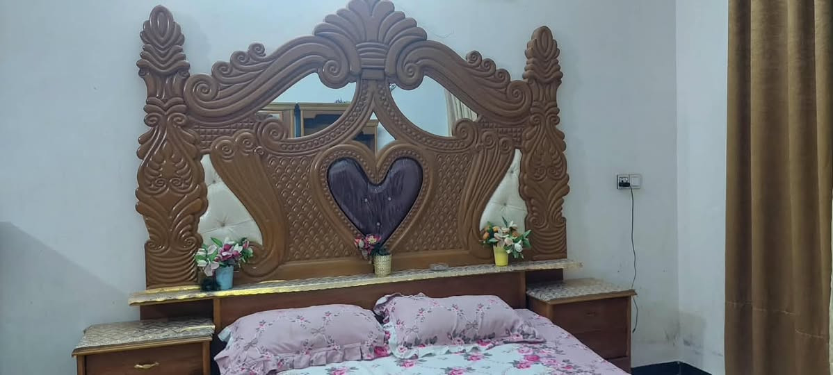 غرفة نوم للبيع جديد صاج السعر 950 وبيها مجال 
***********
