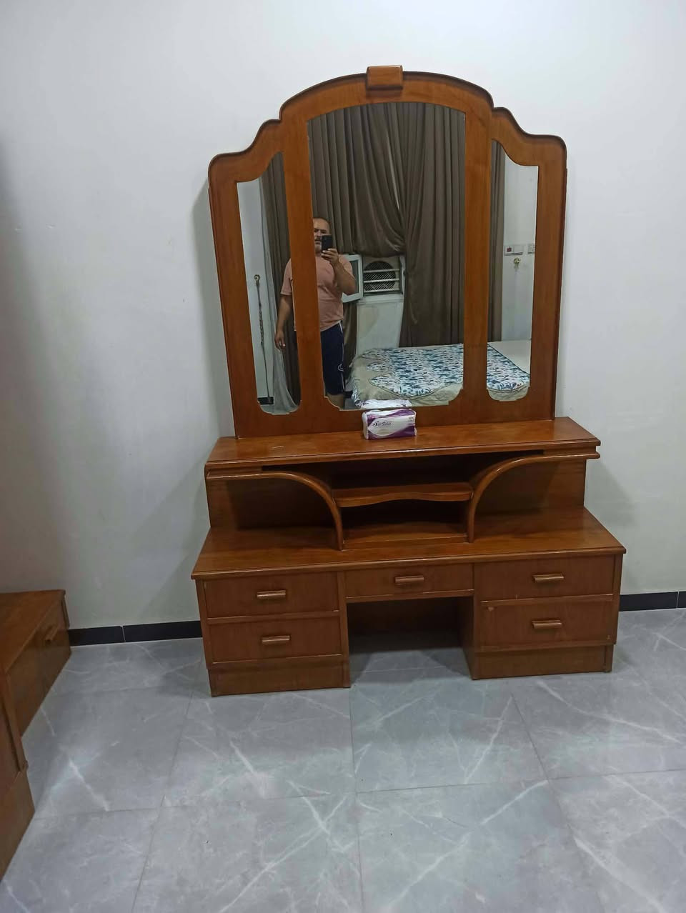 غرفه اخشاب اي ضرر مابيه السعر مليون وربع وبيه مجال الإستفسار على الرقم***********
