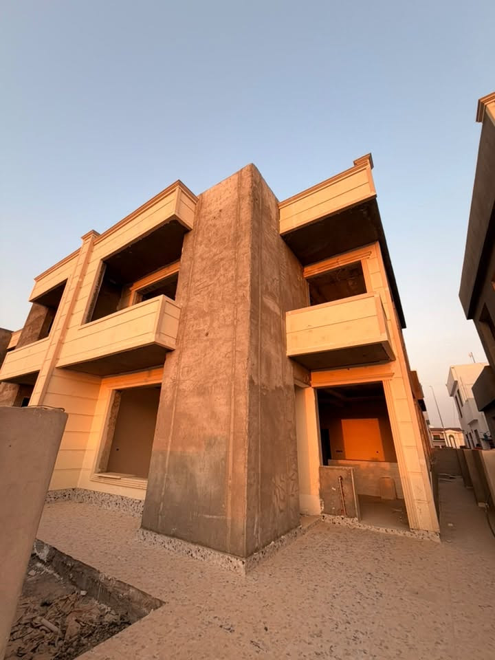 وحده سكنية للبيع في مجمع الماس ستي💎
مساحة البيت 200م طابقين شتايگر 
الطابق الاول :غرفة استقبال و مطبخ و صالة كبيرة
وغرفة نوم و صحيات 
الطابق الثاني:3 غرف نوم وصحيات
مجهزات بالدكت التبريد المركزي 
العنوان:  كركوك كوباني مجاور مجمع روان ستي 2
للتواصل والاستفسار على الرقم 
*********** واتساب
