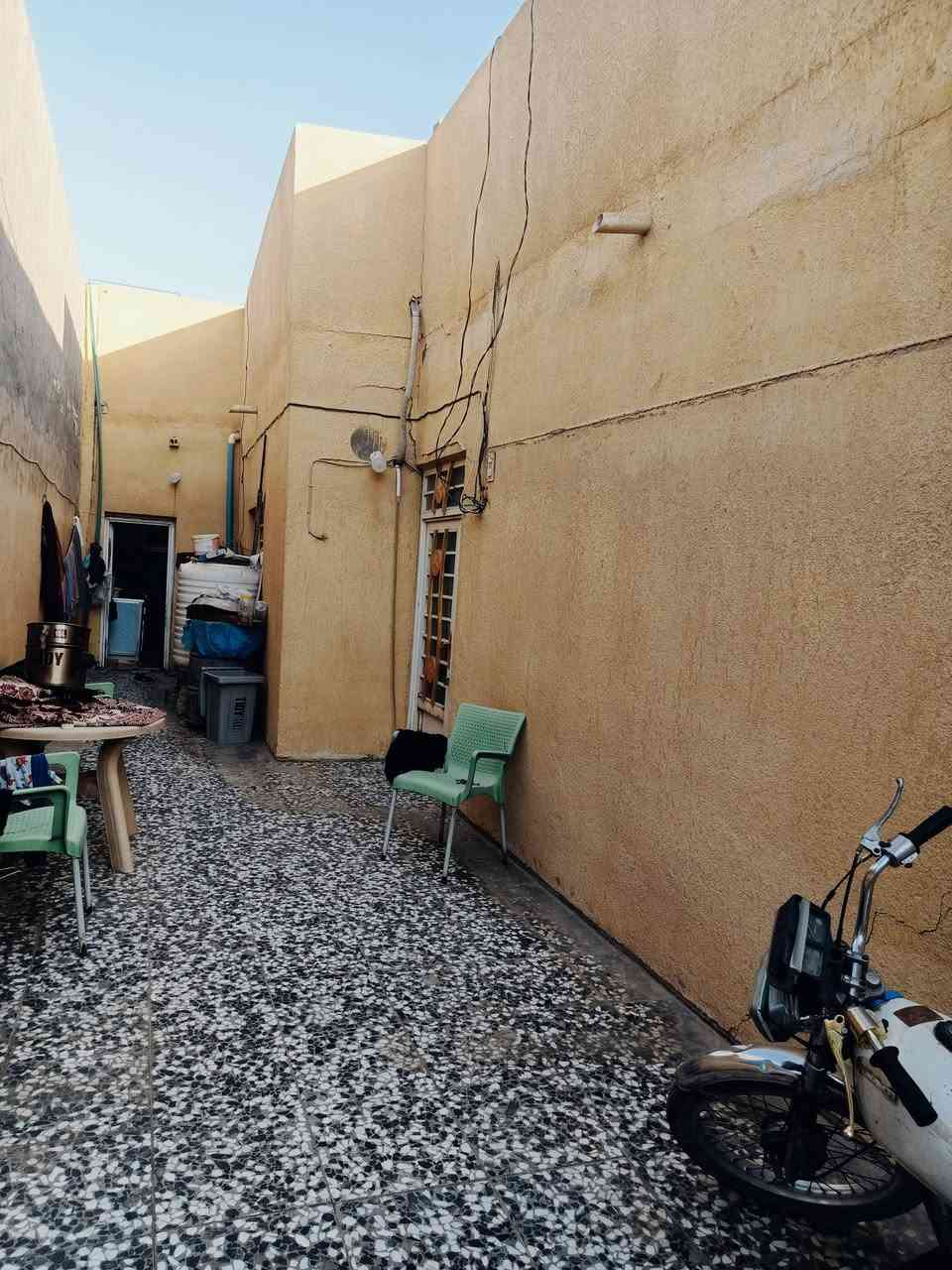 السلام عليكم ورحمة الله وبركاته

🏠 دار للبيع في كربلاء

📐 المساحة: 250 م²

📜 جنس العقار: طابو صرف

🏡 البناء: قديم، ويحتوي على مشتمل مؤجّر حاليًا

📍 الموقع: كربلاء – حي العسكري – سوق العابد، قرب مول الأمير

📞 للتواصل: ***********
