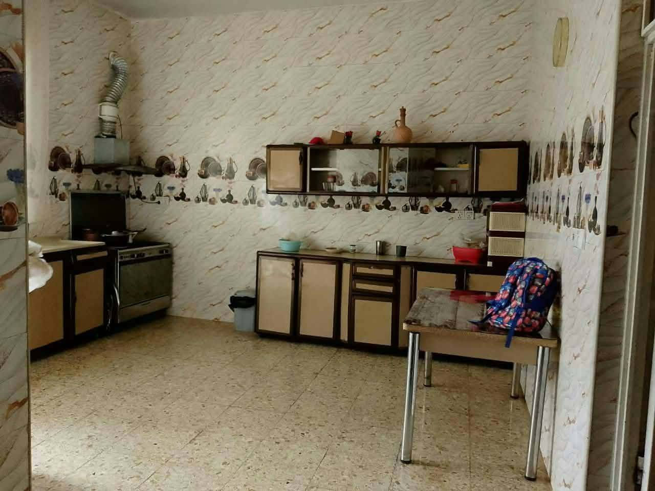 بيت للبيع • ٣٠٠م • غرفتين