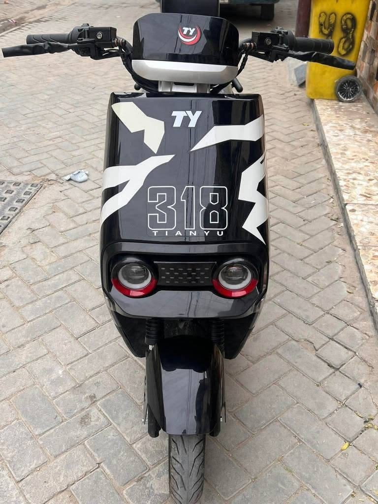 سلام عليكم ادمن وافق حبيبي ❤️ 
للبيع فقط دراجه 318 معروفه مواصفاتها 6 بطاريات كل بطاريه 36 امبير تروح مسافه حقيقي 90 كيلو سرعته 79 حقيقي 3 كير بك خلفي كامل دراجه مستخدمه شهر فقط اخذته ب 900 
هسه اريده 600 وبيه مجال بسيط للشراي بطاريات شرط كهربايات كله شغال ضمان شهر مكاني كركوك *********** واتساب فقط كركوك, العراق
