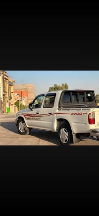 هايلوكس ٢٠٠٥ • رقم دهوك • بدون معجون