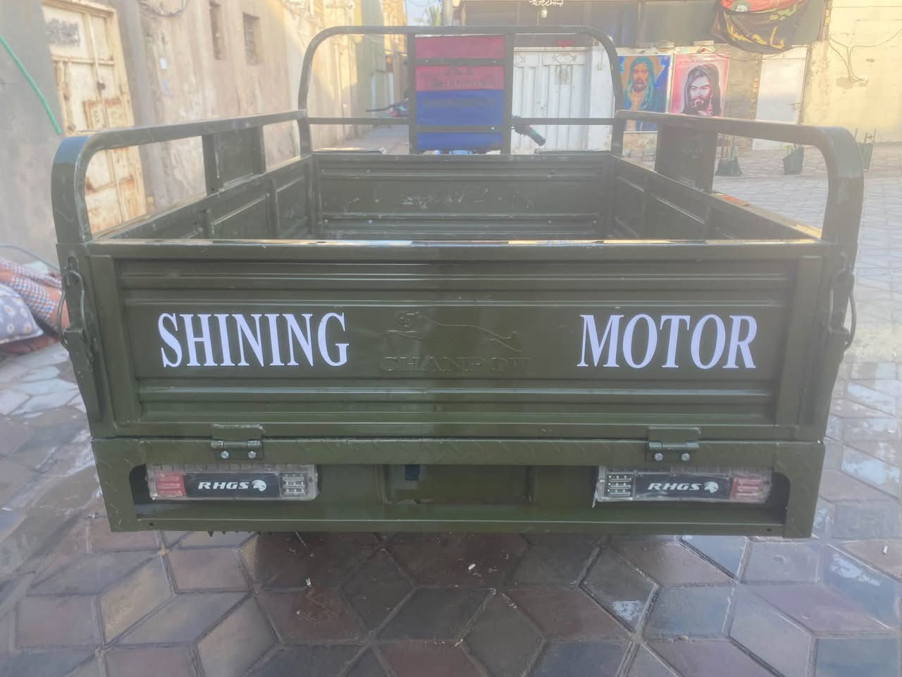 ***********
