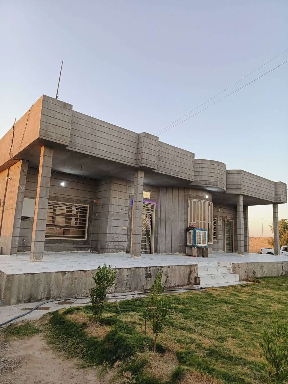 بيت للبيع مع قطعه دونمين زراعي مساحة البناء 250يتكون من 3غرف نوم 4×5 +مطبخ حار بارد 7×4 +موزع 6×4+ استقبال 5×4 + ربعه8×4 +بير ماء الارض مسيجه بلوك كامل المكان العلم الحولي قرب سيطرة 14 اتصل ***********
