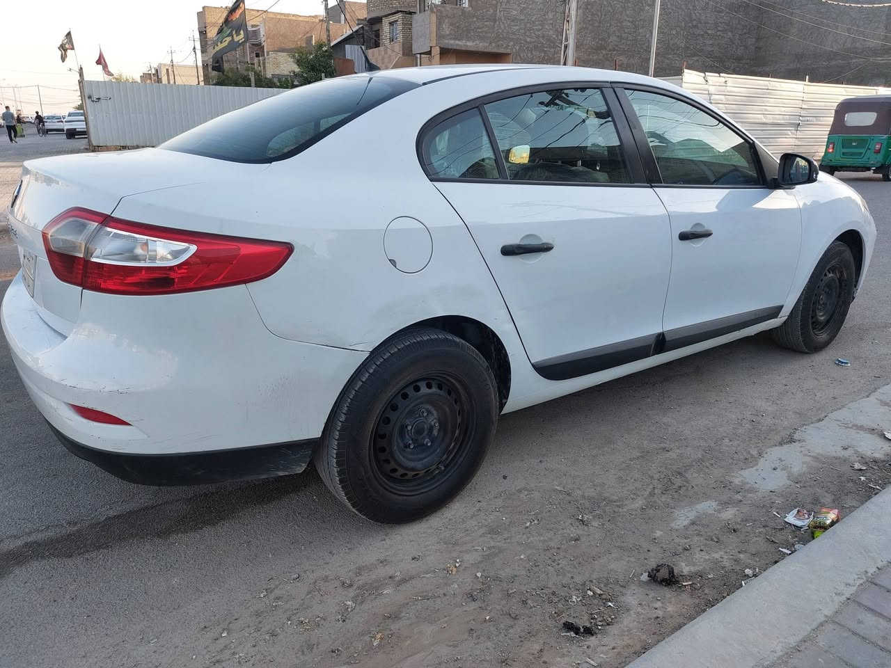فلونس موديل 2012 محرك وكير وتبريد مكفولات رقم بابل سنوية صاقطة بيها طخة خفيفة بالبنيد وامصلح بدون صبغ حاط عليها فابلون وبيها خسفه صغيرة بالجاملغ الخلفي ايرباك الدشبول طاك السعر 55 مكان السيارة بغداد كفاءات السيدية ***********
