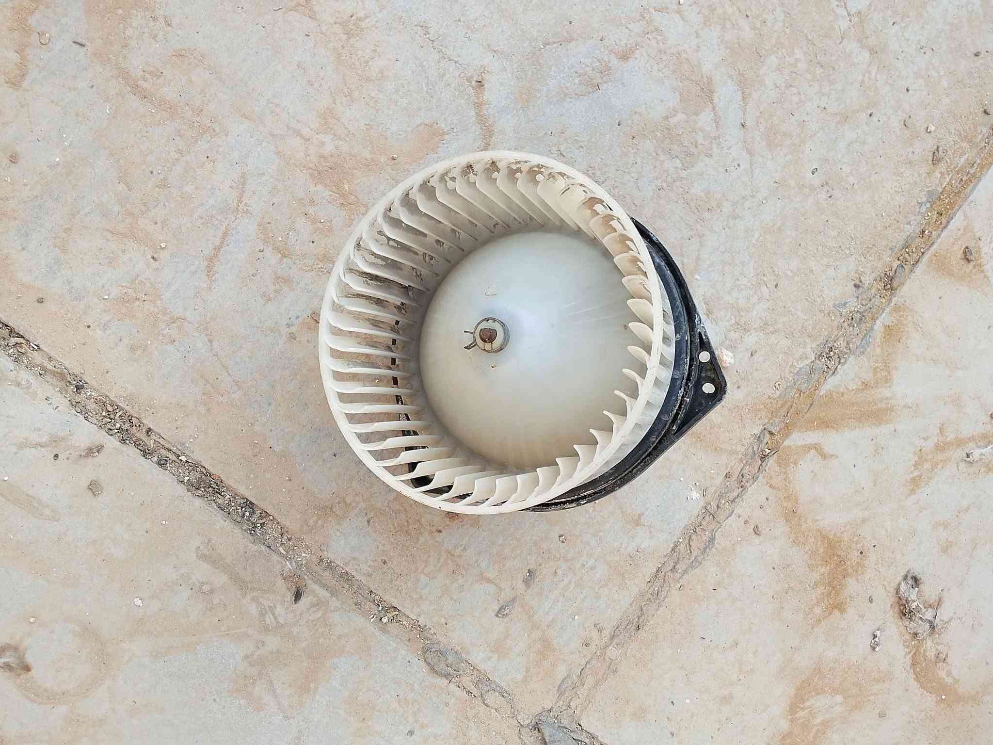 قطع غيار لانسر • بومة • للبيع