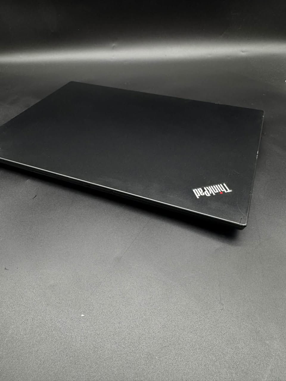 Lenovo ThinkPad T14 Gen 1 (Touch Screen)
✨ Lenovo ThinkPad T14 Gen 1 (20S1) 🔥
(سلسلة T الفاخرة مع شاشة لمس، معالج i7 جيل عاشر، وقوة تحمّل جبارة)
🔥 سعر فرصة ومحطوم.. ما راح تحصله بأي مكان ثاني! 🔥
إذا تدور على لابتوب فاخر جداً من الفئة العليا للأعمال والدراسة، يجمع بين سلاسة شاشة اللمس وأداء المعالج القوي:
✅ المعالج: Intel Core i7-10610U (الجيل العاشر - أداء قوي وسريع جداً لإنتاجية عالية)
✅ الرام: 16GB DDR4 (بسرعة 2667MT/s لتعدد مهام سلس وبدون أي تأخير)
✅ التخزين: 256GB NVMe SSD (إقلاع خارق للنظام وسرعة عالية بتشغيل البرامج والملفات)
✅ كارت الشاشة: Intel UHD Graphics
✅ الشاشة: تدعم اللمس بـ 10 نقاط (Touch Support) لتفاعل أسهل وأسرع مع التطبيقات
✅ التصميم والمتانة: سلسلة T14 الفاخرة المقاومة للصدمات، مع كيبورد مريح جداً للكتابة وهيكل متين مخصص للعمل الشاق  
📥 للطلب والحجز لمعرفة السعر التفصيلي، يرجى مراسلتنا على الخاص (Inbox) أو الاتصال بنا.
📞 يتوفر لدينا كافة أنواع اللابتوبات بسعر مناسب أمريكية المصدر استيراد خاص فقط حصراً: ⁠***********

نص مكتوب في الصور:
- System > About 1.80GHz 2.30 GHz Speed: 2667 MT/s Intel(R) UHD Graphics DESKTOP-ICLS2B7 20S1S6D500 Device info Device name DESKTOP-ICLS2B7 Processor Intel(R) Core(TM) i7-10610U CPU @ 1.80GHz (2.30 GHz) Installed RAM 16.0 GB (15.7 GB usable) Graphics card Intel(R) UHD Graphics (128 MB) Storage 42 GB of 238 GB used Device ID 83433985-3835-4131-8DD4-0D657ADDC87D Product ID 00330-53829-76559-AAOEM System type 64-bit operating system, x64-based processor Pen and touch Touch support with 10 touch points Related links Domain or workgroup System protection Advanced system settings