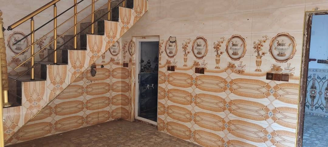 بيت 100 متر للايجار طابق واحد غرفه وصاله ومطبخ واستقبال وصحيات داخليه وخارجيه ومنور  في حي ميسان في منطقه الشريط قطاع 76 
للأستفسار *********** 📞
او مراسله صفحه مكتب ابو مشتاق للعقار 
عنوان مكتبنا
"الكوفة حي المتنبي الشارع الفاصل بين حي المتنبي وحي الجامعه مجاور مكتبه هشام " 
نستقبل جميع عروضكم من البيوت والعرصات
