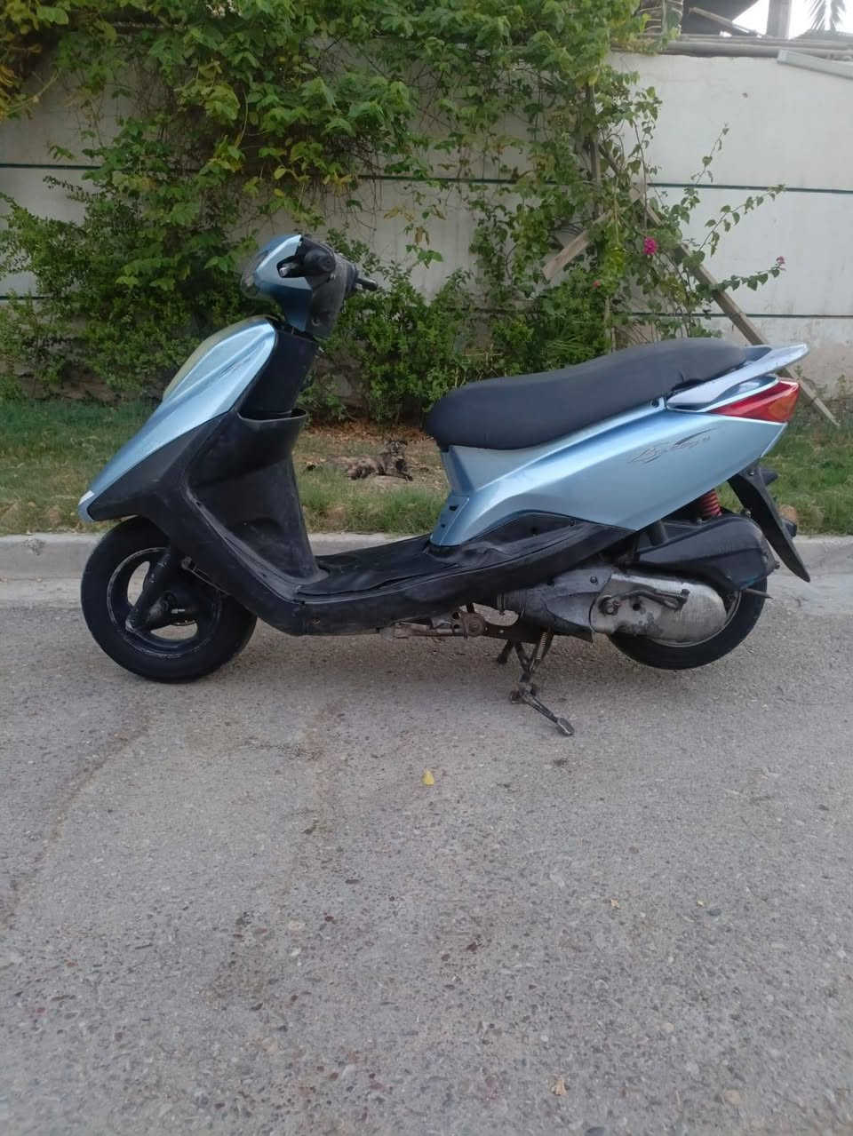 السلام عليكم درجه بريز   بلاديه    جديدة 
 درجه كله بلاديه  خير من الله   شلعه ومعدال شغاله سلف وهندر مكينه خرسه ناعمه  كهربائيات كله شغال شاير يمنه يسره عداد كليو متر شغال الايت عالي ناصي كله شغال بريك مامي خلفي   مكفوله كفاله عامه 
وراق كامله   
مكاني بغداد 
السعر 650 
***********
