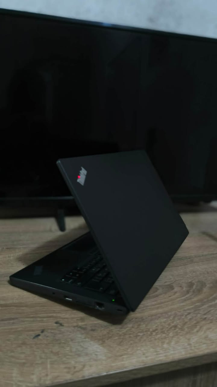 لبتوب لينوف. ثانك بود
موصفات رام. ٨.  DDR4
المعالج i3 الجيل 6 
الهارد SSD256
امدتو موجود هم
الشاشه ماعرف اشكد قيسه لو ١٤لو ١٥
FHD1080 60fbs
كارت الشاشه  انتل  4g مدمج 
غراض كامله عده الكرتون شاحنه 90W
يشحن خلال دقايق 
العب المجربه عله منكرافت. GTA5
بتل فيلد ٣-٤
اسسنكريد. وتمبريدو كلهن شغلات طبيعي عله
 سعر 250الف وبيه مجال 
تواصل خاص او راقم الهاتف ***********
