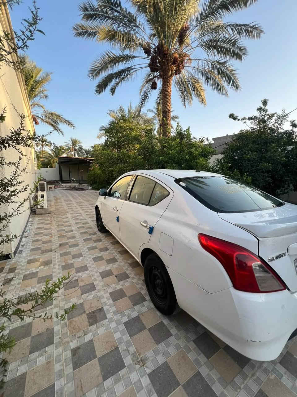 صني ٢٠٢٠ • ٢٠٠ الف كم • زنون وشاشة