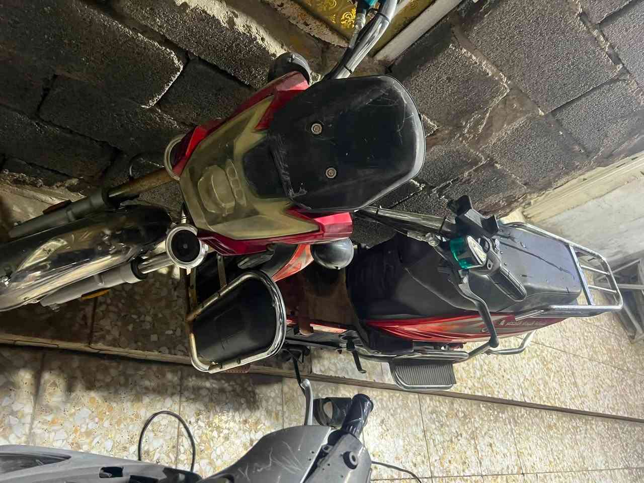 بيع دراجه شحن بس كعده بتريته بيع كوم حديد قيم بل يرضه لله رقم ***********
