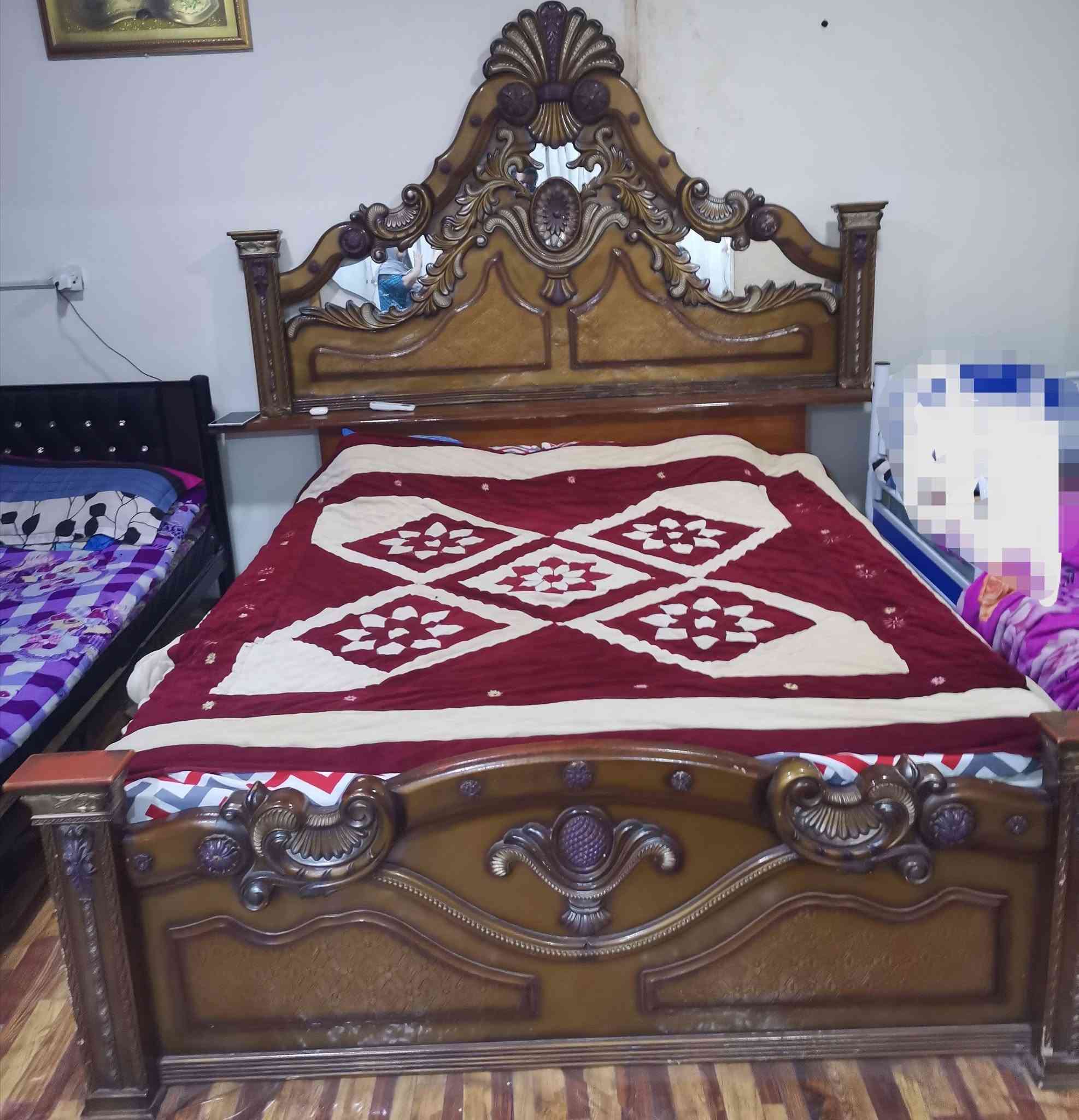 غرفه نوم للبيع السعر 750 الف
***********
