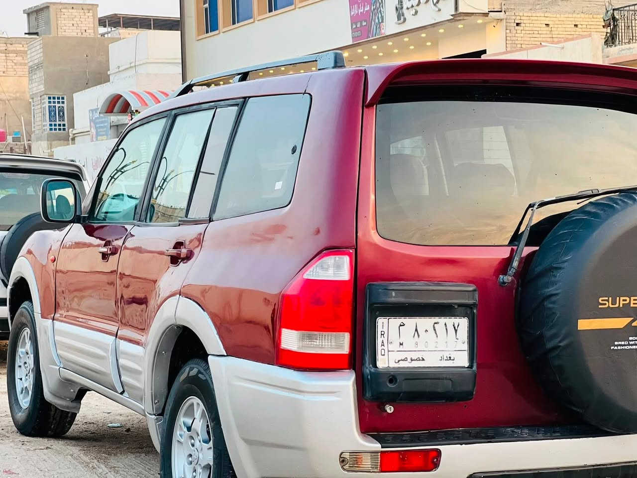 السلام عليكم للبيع باجيرو موديل 2002 رقم بغداد تحويل ثاني يوم سياره مكفوله من الكصه والنقل والضربه والكلبه والعيب الشرعي مكينه وكير اوتماتيك بلاد جدد حداده طخم تاير ويلكب جدد سياره جاهزه وجديده السعر63.    الاستفسار الرقم.*********** مكان السياره البصره

