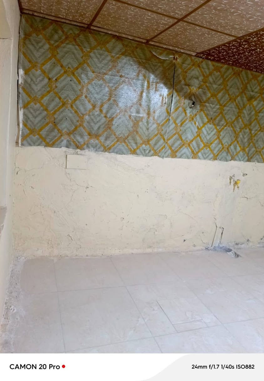 بيت ايجار ٣٥٠ محتويات ال بيت غرفه و صاله و صحيات و ستقبال رقم صاحب ال بيت *********** معلومه بدون دلاليه يعني مباشر وي صاحب ال بيت
