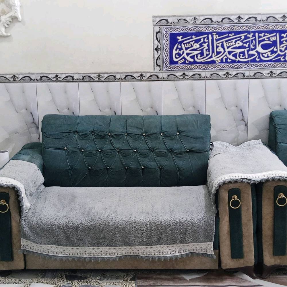 ديوان ١٠مقاعد • اخضر زيتوني • تلف بالرجل