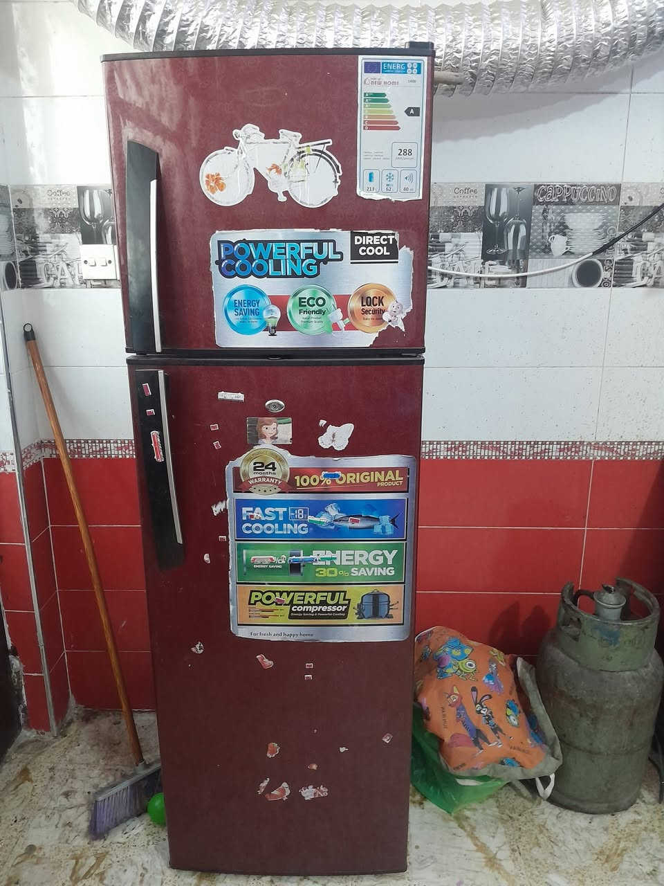 للبيع ثلاجه مبدل ماطور اصلي ب١٦٠ سعره ٢٠٠ بيا مجال
غساله هيتاشي شغاله سعره ١٥٠ 
بنكه شحن تحتاج تبديل بطاريه شغاله سعره ٧٥
*********** علق ودخلك خاص
