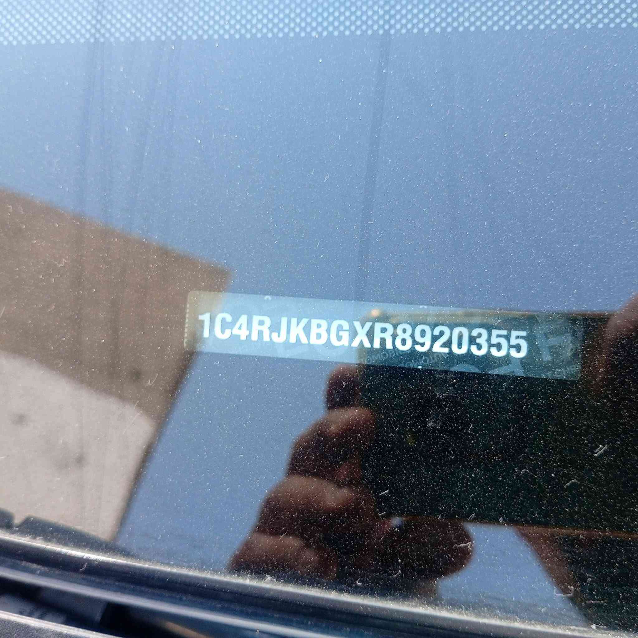 سلام عليكم جيب شيروكي موديل 2024 امريكي فول مواصفات  بانوراما 7راكب vip حادث جاملغ وبنيد سعره 25 وبيه مجال بدون رقم مكانه الاعظمية 
***********
