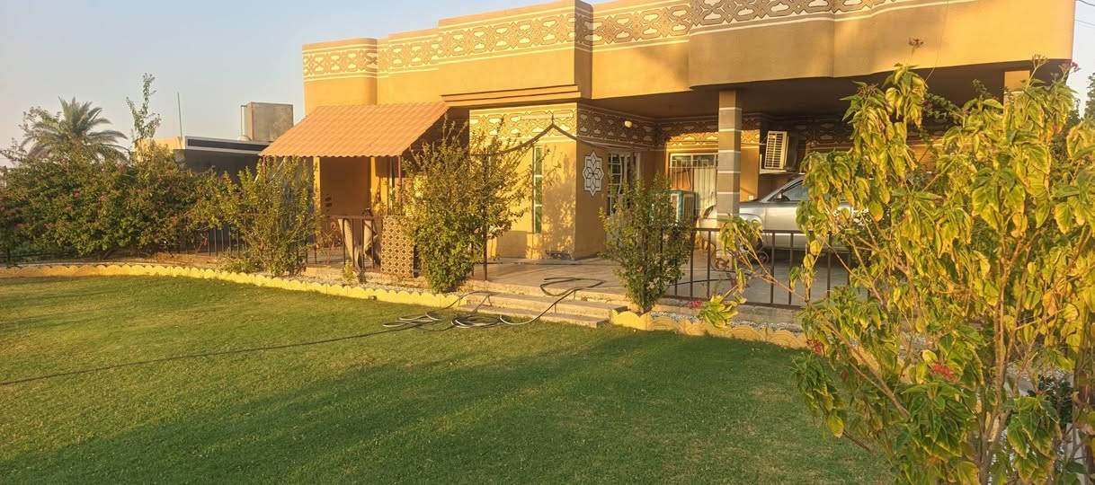 إعلان بيع فرصة استثمارية مميزة
​الموقع: بغداد – أبو غريب – الحمدانية الأولى
​مواصفات الأرض:
​المساحة: 3 دوانم
​السند والعائدية: طابو زراعي (سند 25)
​الواجهة: 39 متر
​النزال: 192 متر
​مميزات العقار والموقع:
​موقع استراتيجي: الأرض تقع بين شارعين (الشارع الأمامي سايدين، والشارع الخلفي سايد واحد).
​الخدمات: متوفرة بالكامل (ماء وكهرباء متصلة من الجهتين الأمامية والخلفية).
​المنشأة الحالية: تضم 4 بيوت جاهزة (مساحة كل بيت 300 متر) مع حدائق.
​مساحات إضافية: تتوفر مساحات فارغة واسعة جاهزة للبناء والاستثمار.
​البيئة والمحيط: منطقة مأهولة وقريبة جداً من المدارس وكافة المرافق الخدمية.
​📞 للتواصل والاستفسار:
​***********
​*********** بغداد, العراق
