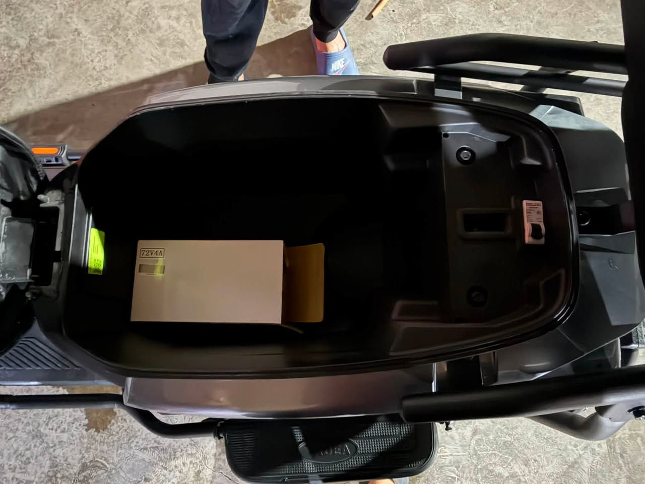 السلام عليكم
دراجه GT60 2026

بصمات عدد ٢ 

انذار ماتندفع ولا تتحرك بدون بصمه 

لايت زنون قوي 

٦ بطاريات ليثيوم وشاحنه جديده 

الشحنه الوحده تمشي ٨٠ كيلو حقيقي بلعقد 

سرعتها ٦٣ حقيقي 

بيها جنطه وخوذه جديده حيل 

بيها ضمان سنتين بطاريه وعقل وملف وهيه صارلها ٤ اشهر من نزلت للشارع 

دراجه حيل جديده ومآخذها ب مليون و ٣٠٠ الف وللاستفسار ***********
