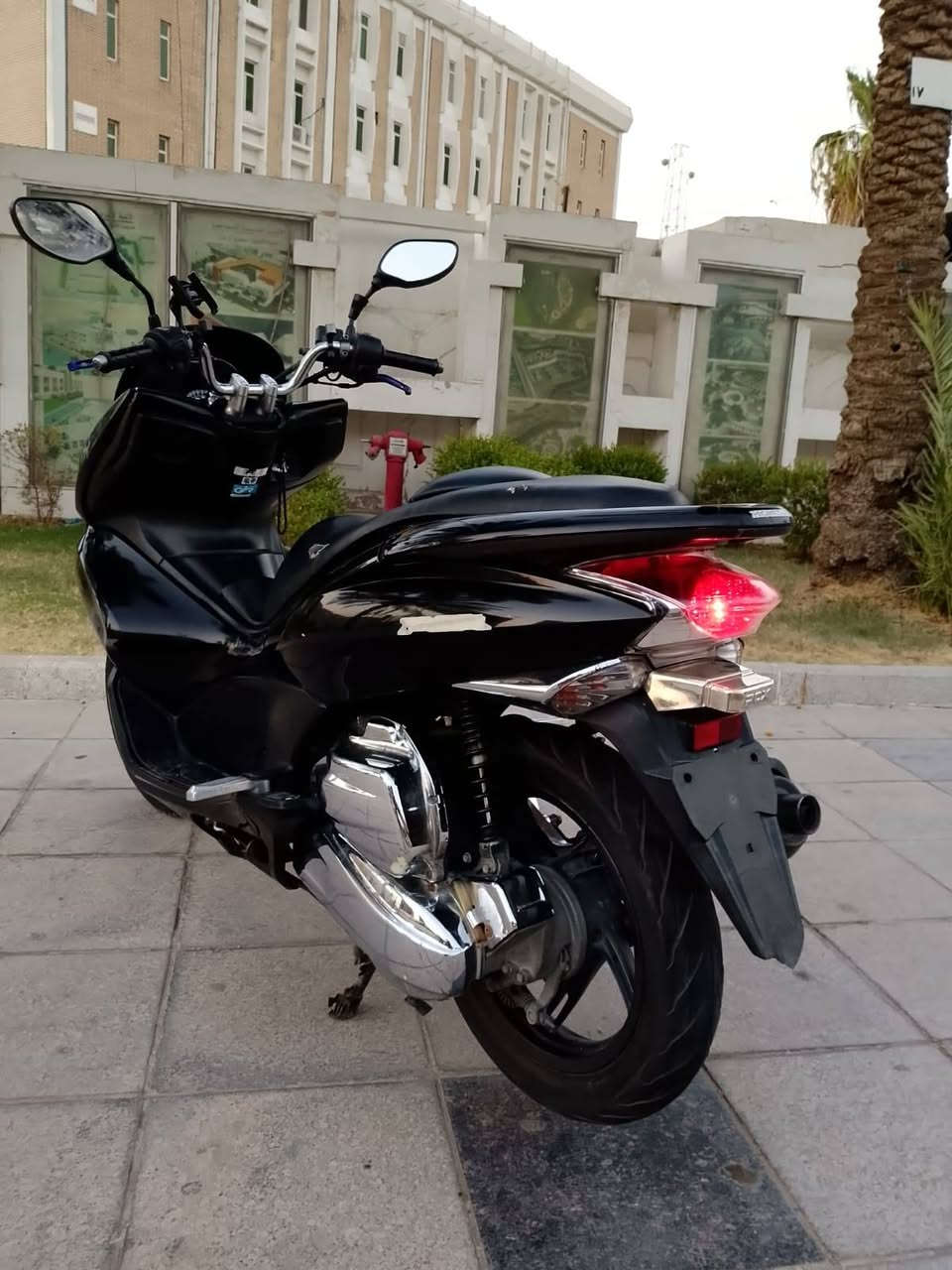 سلام عليكم دراجه pcx الجيل الاول ياباني gf  حجم ١٥٠ بلديه مكفوله كفاله عامه  االمحرك مامفتوح كهربائيات شغاله كفرات بلاديه السعر مليون و٣٠٠ مكاني بغداد حي دراغ المنصور ***********
