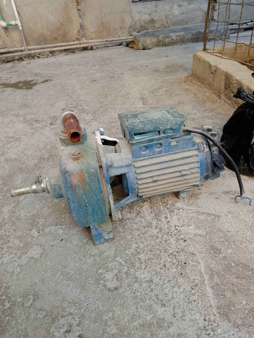 ئه و ماتوري ئاوم  هه يه زور به قوت  و 1انج و نيوا ئاو ده هه موو 4مانگ ئيشي كردوو  لوك لوك
