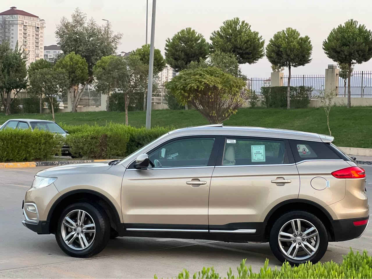 ***********  سليمانى 
١٠١ $   قوفليتي 
🚙 جیلی ئێم گراند (Geely Emgrand X7 Sport)   مەکینە ٢.٤ بيلاد گيرو مه كينه كامرى ٤ بستون تۆڕبۆ نیە  
مۆدێل: ٢٠٢٠ فول ماسه فات  
گێڕ: ئۆتۆماتیک و عاديو سپورت .
١٣٩ هەزار رۆیشتوه
گێرومه كينه و ته بريدو ته قه و ره قه به شه رت 
 ته حويلو خرامه به شه رت 
به س چەمەلەخی سەکن پێشەوە بوياخه به ، بێ ده عم ناوگرتنى نيه  نيه كالبونه وه ى نيه  یرباگ بە شر ت (سەیارەیەکی زۆر پاکە).
 پانوراما  و سلاید 
گيچ ئه لكترونى 
کوشن جلد ناو زەرد + کوشن کارەبایی.
 بەسمە هه ردو به سمه م ى شه ريكه ى ماوه + برێک بەسمە ؤتو هولد و تراكشن و يكو و سپورت
ئاوينه ى ئه خه وى ته حديد سورعه و سوكان فوليوم  
 حاسەی پێش و دوا + کامێرای .
 ده سكو ئاوينه و پانؤراما ؤتويه 
فڵچە و لایت ئۆتۆ 
*********** السليمانية, العراق
