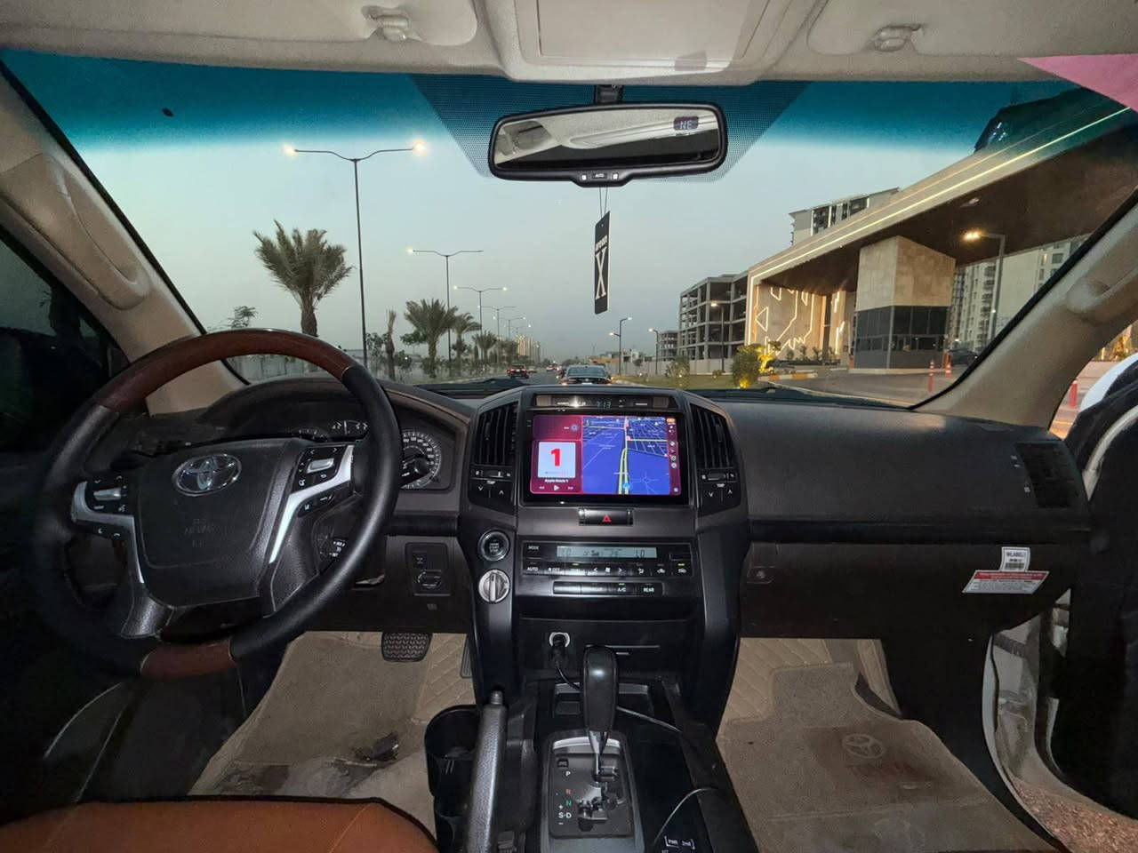 لاندكروز VXR ٢٠١٦ مواصفات خليجي 
ماشيه ١٣٠ الف 
رقم هاتف***********
