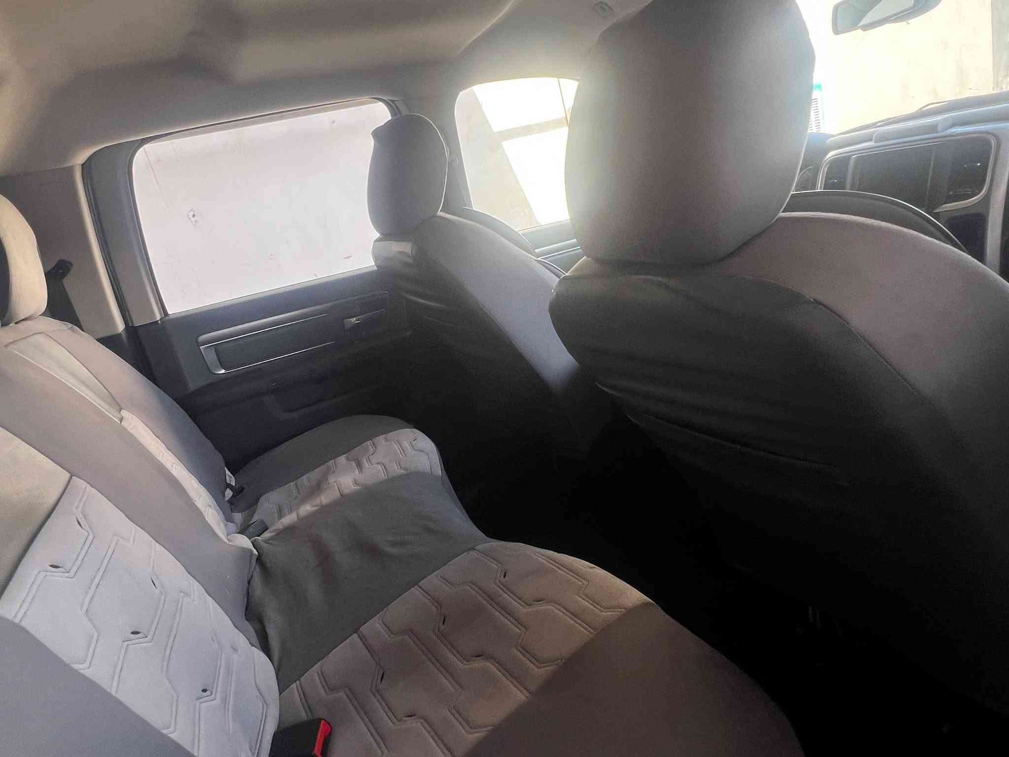 سياره رام كلاسيكي لموديل 23 باب طويل بدي قصير مكفولهاا من لدعميه لدعميه بس بيا طخه بل باب عل بارد شويه لستفسار ***********

