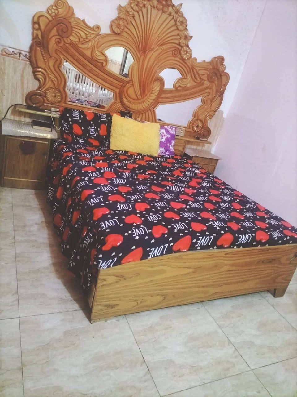 سلام عليكم دوشك نوعيه المميز سفنج ضغط  اصلي مينزل سعر 75 وبي مجال جربايه  وميز تواليت 125 وبيهن مجال  هذا رقمي ***********
