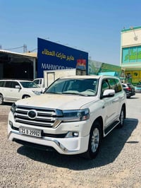 للبيع الاندكروز موديل 2017 وايت اديشن GXR  ماشيه 153الف.  V6  السياره ...