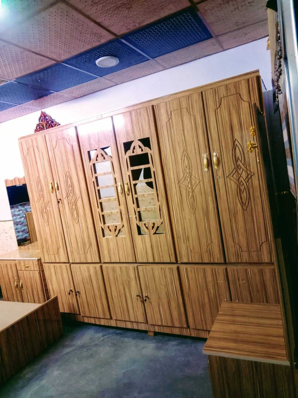 السلام عليكم غرفه نوم مستخدم شهرين سعر 350بيه مجال مكاني كركوك رقم المبايل ***********
