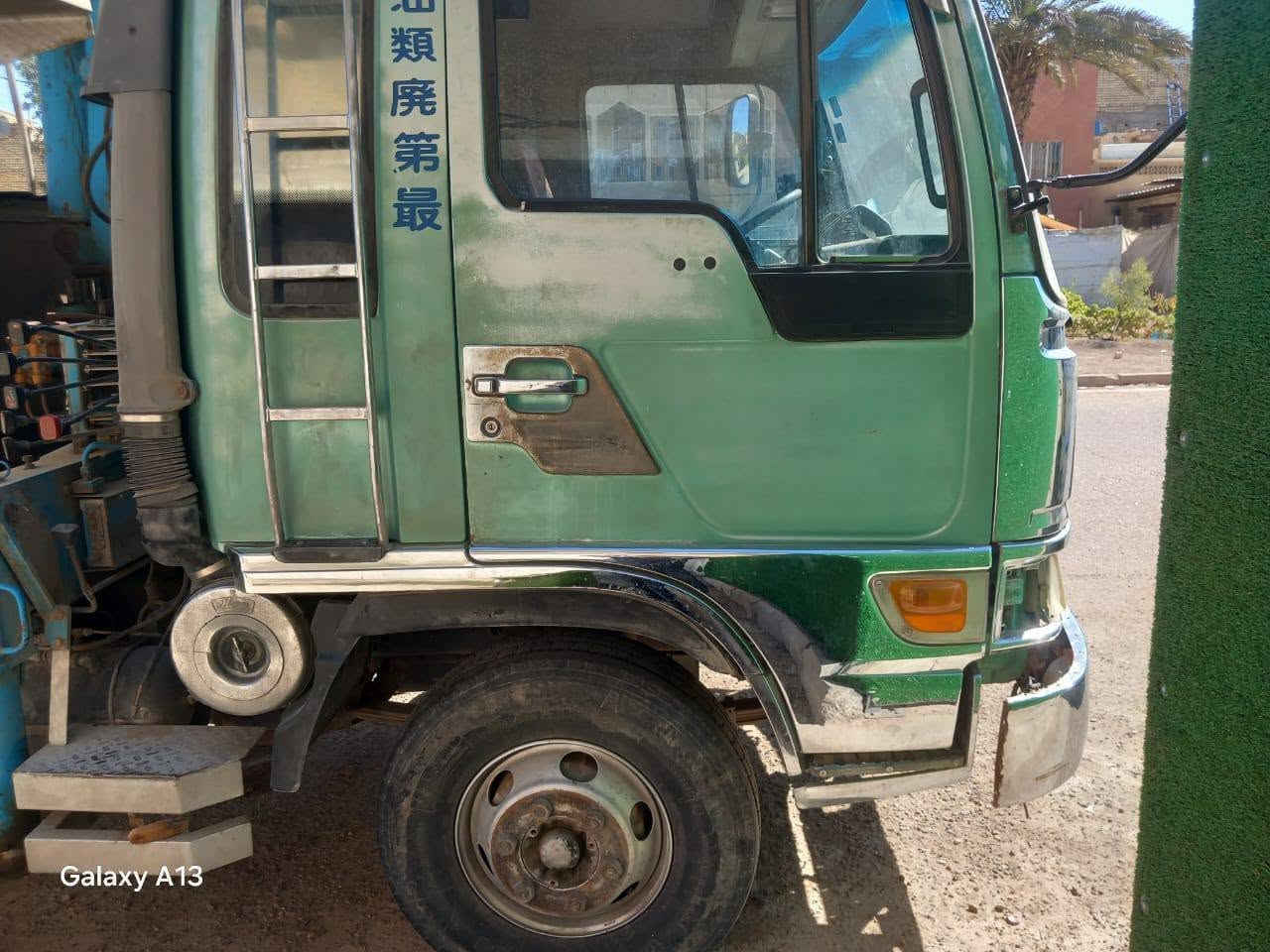 السلام عليكم كرين هينو للبيع مكينه انكر كرين 3طن سلايتين شاصي مكفول تخم تاير جديد رقم انكليزي جديد مكان السياره بغداد *********** سياره جاهزه للعمل اي نقص مابيهه
