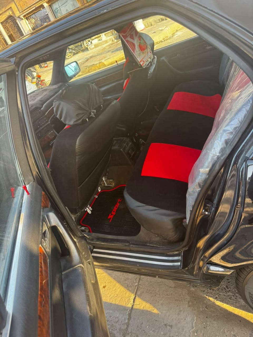 السلام عليكم 🌹
 BMW للبيع موديل 1٩93 فول مواصفات رقم بغداد  باسمي الجديد محرك كير  تبريد كله جديد ***********بيع او مراوس حسب القناعة /***********

نص مكتوب في الصور:
- @pu_1z