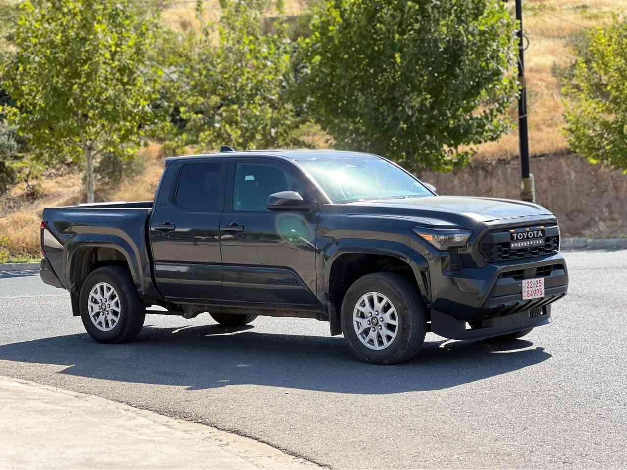 🔥 تويوتا تاكوما 2024 – الشكل الجديد بالكامل ( SR5 ) 🔥

للبيع بيك آب الأسطورة Toyota Tacoma 2024 الجيل الجديد، تصميم هجومي، قوة جبارة، وأداء لا يقهر على الجبال والطرق الوعرة.

أبرز المواصفات والمعلومات:
 المحرك: 2.4L Turbo i-FORCE يقدم عزم قوي جداً واقتصاد ممتاز بالبنزين

 نظام الدفع: 4x4 دفع رباعي مع أوضاع قيادة متعددة للمناطق الجبلية والطرق الصعبة

 الواجهة: شبك TOYOTA الرياضي مع إضاءات LED كاملة ومصابيح إنارة متطورة

 المقصورة: شاشة لمس حديثة، دعم Apple CarPlay & Android Auto، أنظمة أمان متطورة (Toyota Safety Sense 3.0)

لماذا تختار هذه السيارة؟
قوة تحمّل تويوتا المعروفة مع راحة وحداثة سيارات 2024، ممتازة جداً للاستخدام اليومي وللسفر والرحلات.

📍 الموقع: [ دهوك ]
💵 السعر: [31,000$]
📱 للمعاينة والاستفسار: الاتصال على [***********] دهوك, العراق
