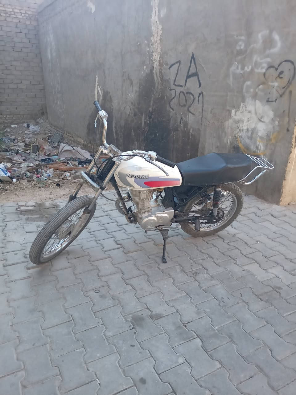 سلام عليكم نامه شلامجه للبيع موديل 22 أوراق اصولي نهضه وشلعه ومعدل الدراجه مامفتوحه بليته ورقم شاصي موجودات بل دراجه سعر 750وبيه مجال *********** خاص مفتوح مكاني سَماوه حي ناضم
