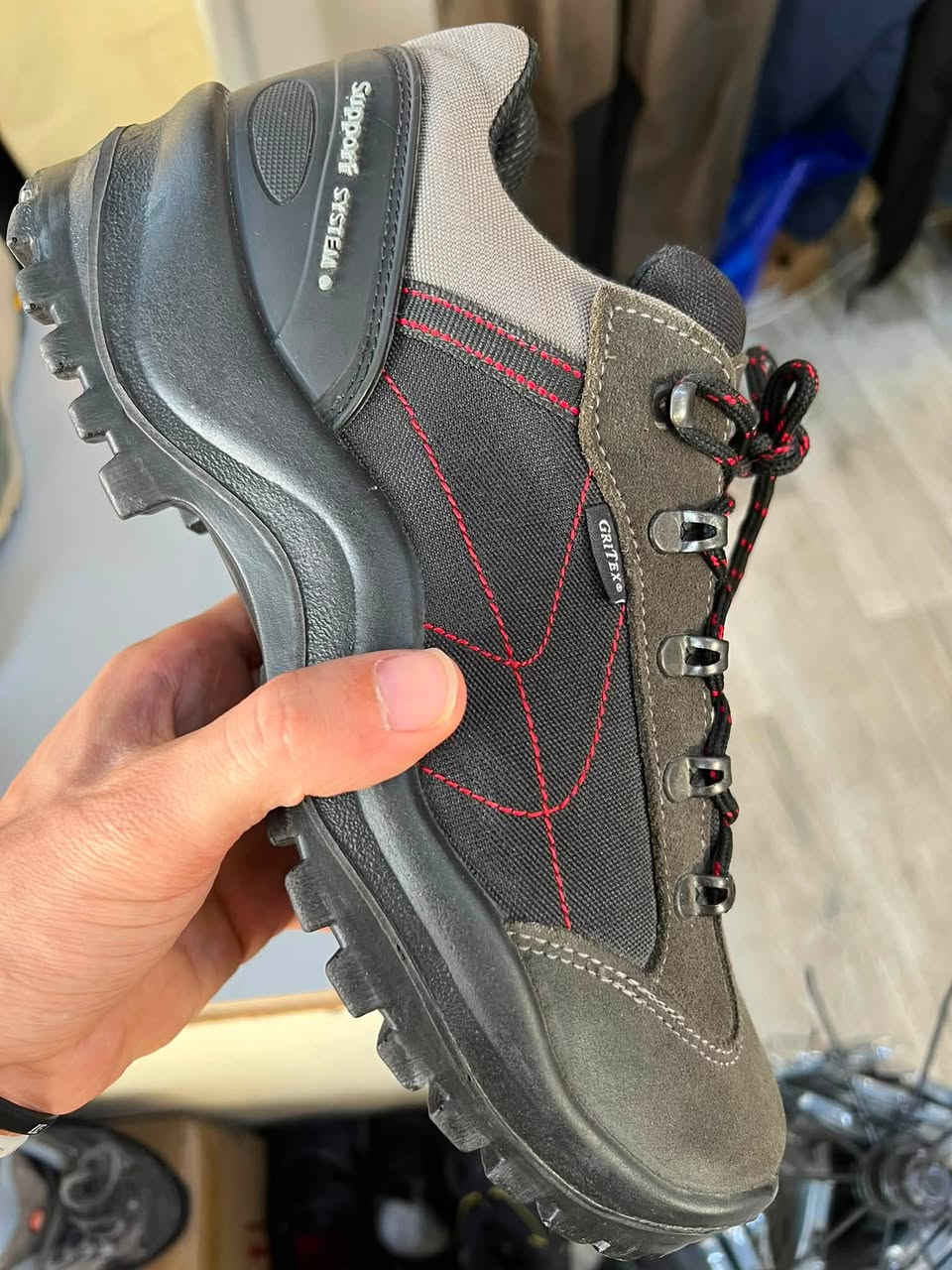 greaport italy waterproof
size_42
orginal
بلە غیر مستخدم 
ئورجینال وکالە 
ایطالی
نظافە %100
توصیل جمع
***********
