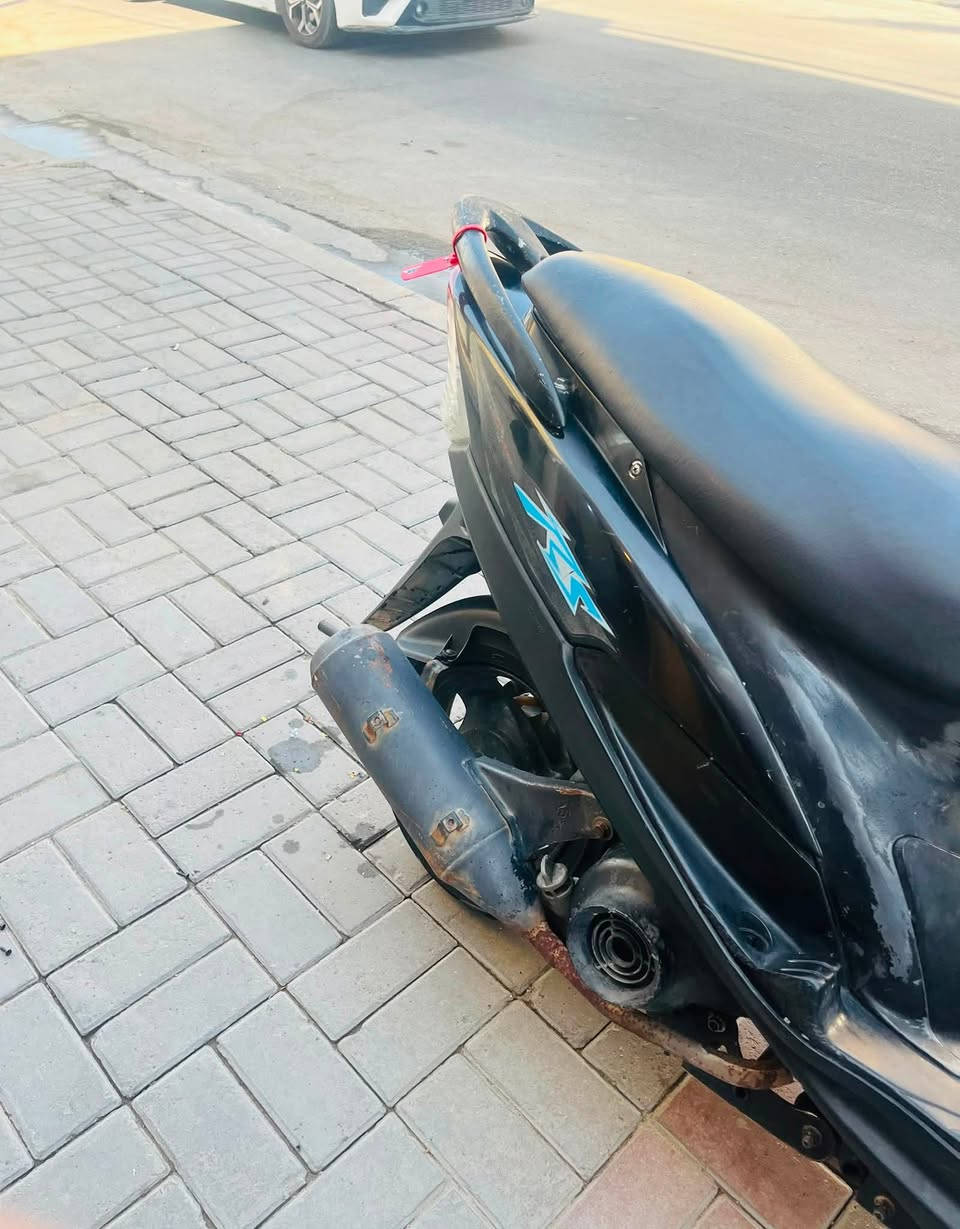 سلام عليكم 
ماكس عدله للبييع 
كلشي مابيه نقص فقط بريك امامي 
نكره سلف الدراجه حلوه نظيفه 
سعر 450الف وبيه مجال 
عنوان البياع شارع ١٣
رقم الهاتف***********
