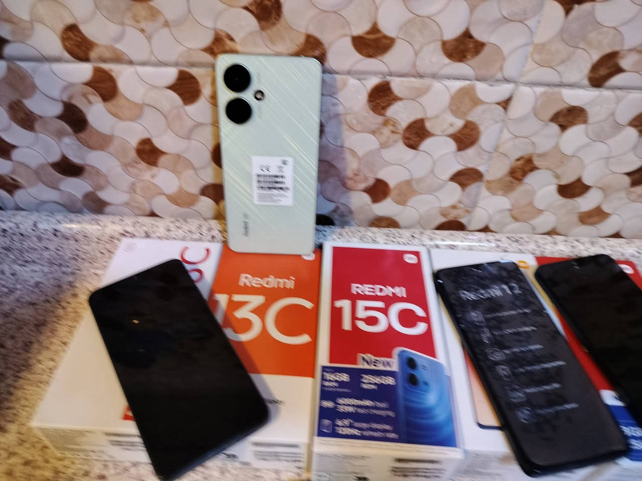 وصلت 📱 الاجهزه بكل أنواعه بسعر كلش بلاش جوه السوك اجهزه نضافه 100 ولا شخطه بيهن يا تلحك يا لا . ***********
