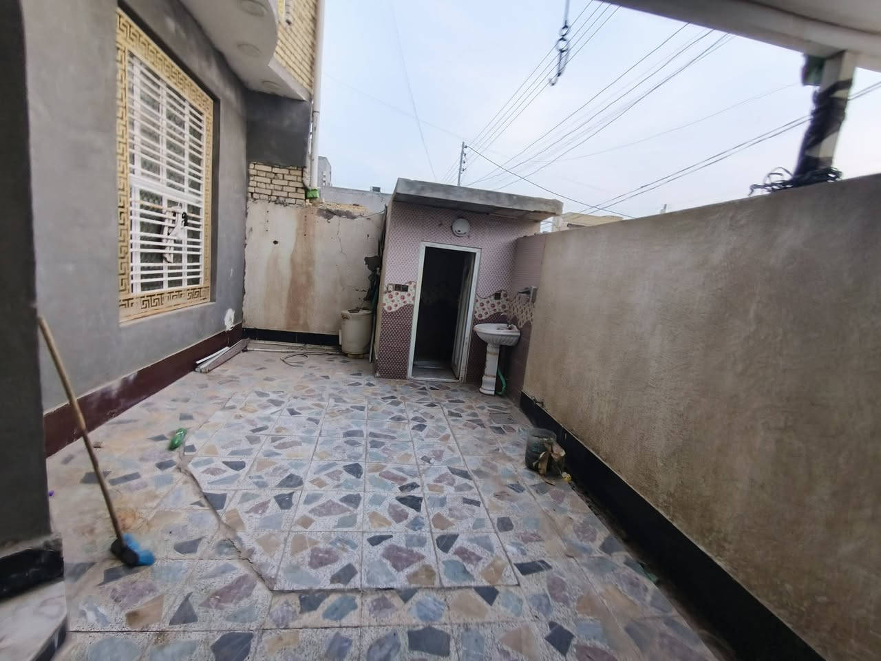 السلام عليكم بيت البيع حي الجامعي المربع الأول بيت قاطين طابو بيت كامل مقابيله ساحه بيت جاهز وفارغ القاط الأول غرفتين وصاله وستقبال
ومطبخ وصحيات داخليه وخارجيه القاط الثاني نفس الشي مساحته البيت ٢٠٠ م ستفسار علئ الرقم ***********
السلام عليكم بيت البيع حي الجامعي المربع الأول بيت قاطين طابو بيت كامل مقابيله ساحه بيت جاهز وفارغ القاط الأول غرفتين وصاله وستقبال
