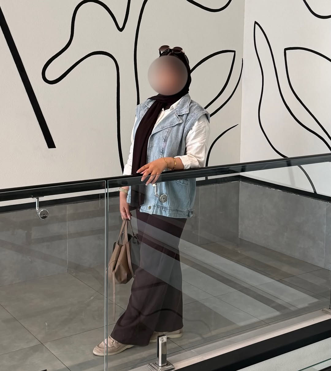 ⁨	شوفولي الجمال توفر ڤيست جينز متوفر بـ 6 الوان 🌚🫶🏻
قياس فري سايز يلبس 38-40-42-44-46
طول الڤيست 75 سم 
الكيلوت متوفر بـ 3 الوان 🤎🤍💙
طول الكيلوت 105 سم 
للطلب التواصل واتساب او دايركت ✅⁩
