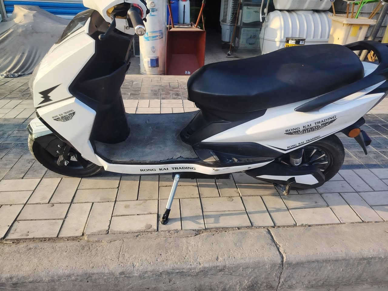 شحن • ٦ بطاريات • نضيفه