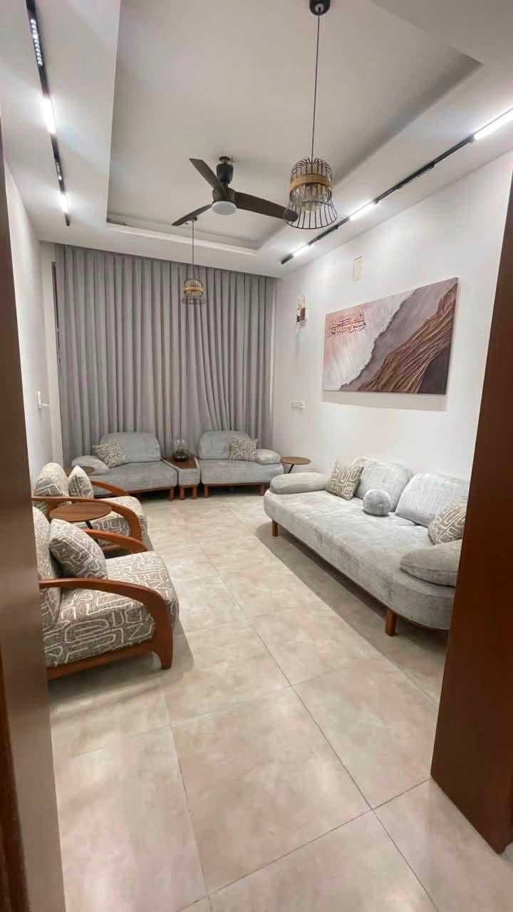 🔥🏡 بيت  للبيع في حي القدس — فخامة من أول نظرة! 🏡🔥

إذا تبحث عن بيت يجمع بين الحداثة، الذوق، والموقع المميز… لا تفوّت هالفرصة! ✨

🏠 بيت مودرن حديث – طابقين
📐 مساحة 125 متر
📍 حي القدس – موقع مميز وحيوي

✨ البيت مصمم بذوق عصري، وبي لمسات مودرن أنيقة وتفاصيل مرتبة تعطي المكان طابع راقٍ ومميز، مع استغلال ممتاز للمساحات حتى يكون البيت عملي ومريح بنفس الوقت.

💎 مو مجرد بيت… بيت يليق بذوقك ويعطيك إحساس الفخامة والراحة من أول ما تدخله.

🔥 مناسب جداً للعائلة، وموقعه يجعله خيار ممتاز للسكن والاستثمار.

💰 السعر؟
خليه مفاجأة للجادين 😉
👇 علّق برقم (1) لمعرفة السعر والتفاصيل، وراح نتواصل وياك مباشرة.

📞 ***********
📞 ***********

🚨 البيوت المميزة ما تبقى بالسوق… إذا عجبك الإعلان، لا تتردد! 🔑🏡
