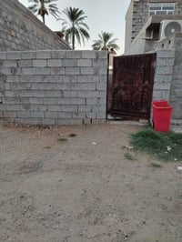 ١٠٠م • نزله جمال السمكري • مسيجة بلوك وباب