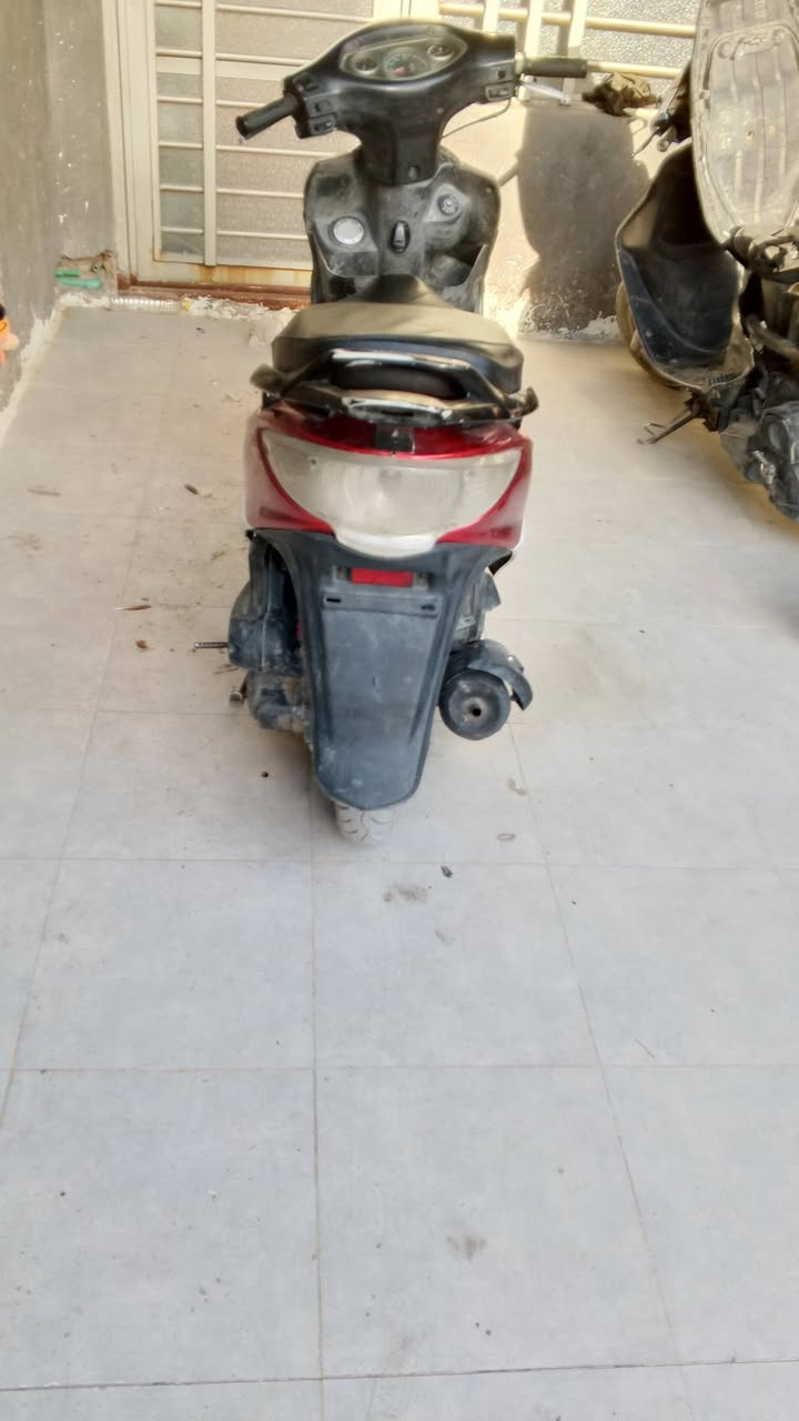 السلام عليكم كامكو G4 للبيع
سعر 325 بيه مجال محرك مفتوح 
تفاصيل الدراجه اتصل على الرقم 
*********** بي واساب

