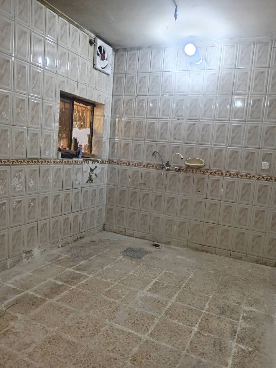 السلام عليكم
دار للإيجار

حلة نادر الثانية
مساحة ١٦٠م
طابقين
٢غرف نوم هول ومطبخ وصاله ومجمع صحيات وكيلور وكراج سيارة وحديقة
للاستفسار***********
***********
*********** ابواحمد لبيع وشراء العقارات في بابل مكتب الفيحاء نادرالاولى قرب آسواق الجمل ملاحضة نستقبل جميع عروض البيع والشراء والايجار الرهن
