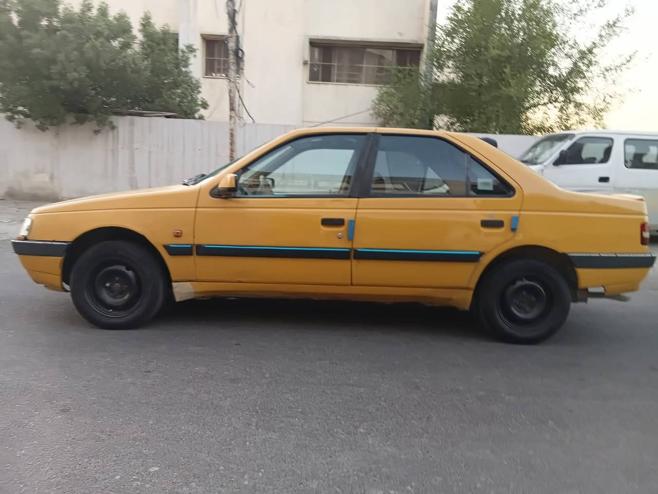 للبيع
للبيع 
بيجو اكد موديل ١٦
كير محرك مكفولات 
حداديه خلفي امامي جديده 
تخم تاير جديد 
تبريد ثلج 
السياره جاهزه من كلشي 
ضربه قويه مابيه 
شاشه اندرويد 
منضومة زنون يخبل 
رقم انكليزي بغداد تحويل مباشر 
مكاني بغداد كراده 
السعر ٣٤ مع المجال 
للاستفسار 
***********
