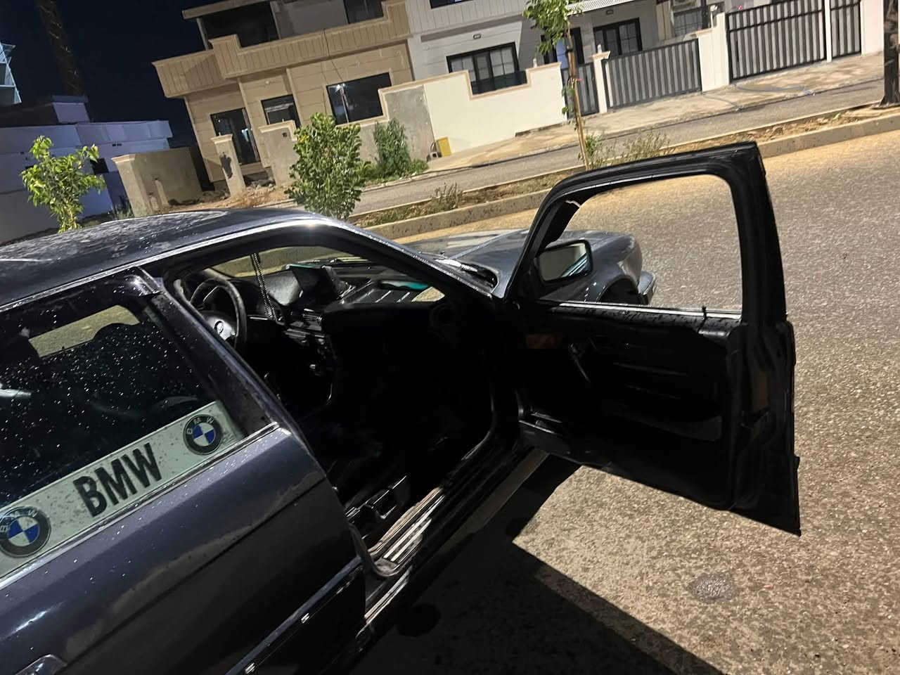 قير عادي ٦ • ١٩٩٢ • فتحة سقف